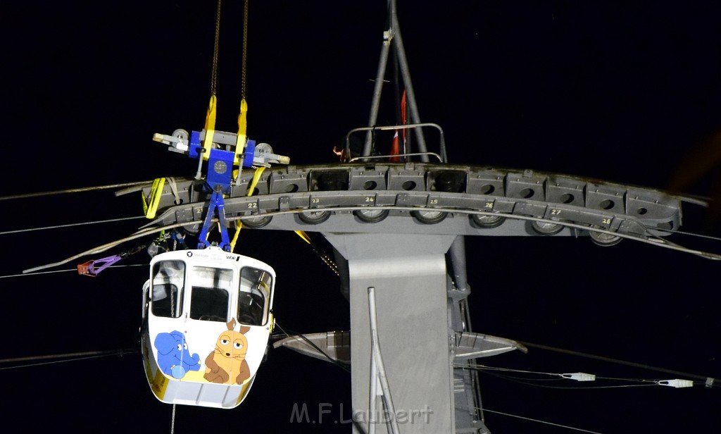 Koelner Seilbahn Gondel blieb haengen Koeln Linksrheinisch P938.JPG - Miklos Laubert